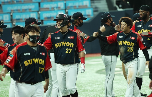 kt 위즈.