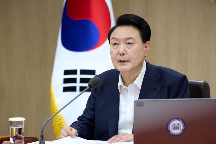 윤석열 대통령이 국무회의에서 모두발언을 하고 있는 모습.  대통령실 자료 사진.